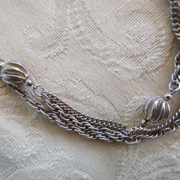 Vintage Monet Goldtone Chain Link Beaded Necklace - Picture 3 of 5